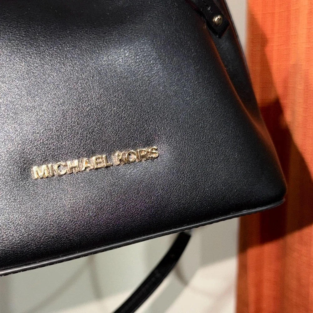 ‼️Michael Kors Black Leather Eden Bucket Bag Shoulder Bag - Picture 8 of 10